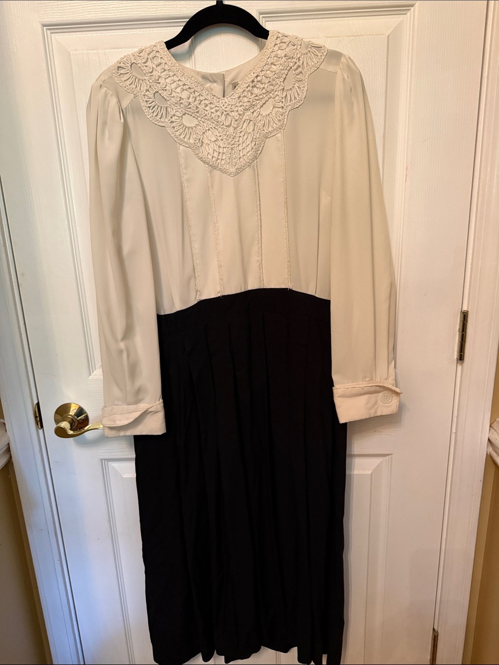 Cream Crochet-Collar Long Sleeve Dress with Black Skirt